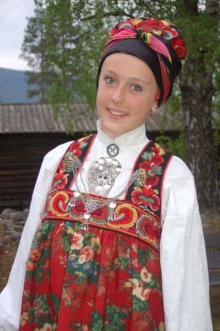 Jeg vurderer bunad hvilken skal jeg velge Side 6 Jeg vurderer bunad hvilken skal jeg velge Side 9